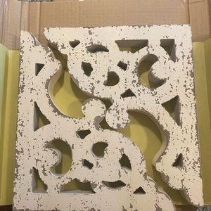 Set of 2 corbels with hanging hardware.